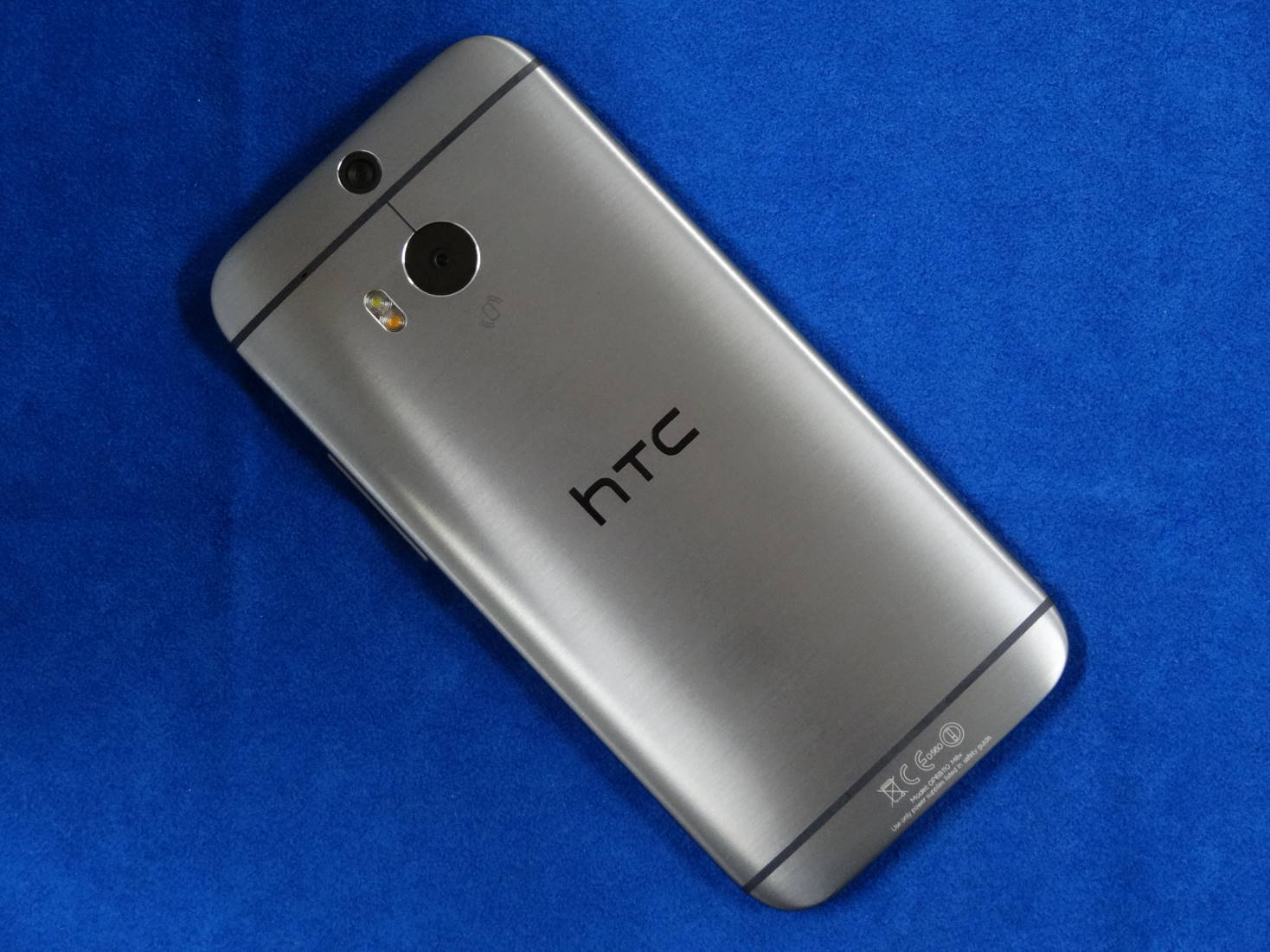 HTC One M8 裏面
