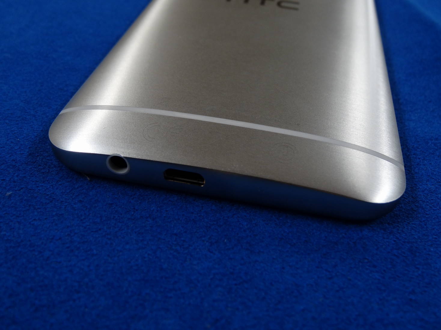 HTC One M9 Plus 底面