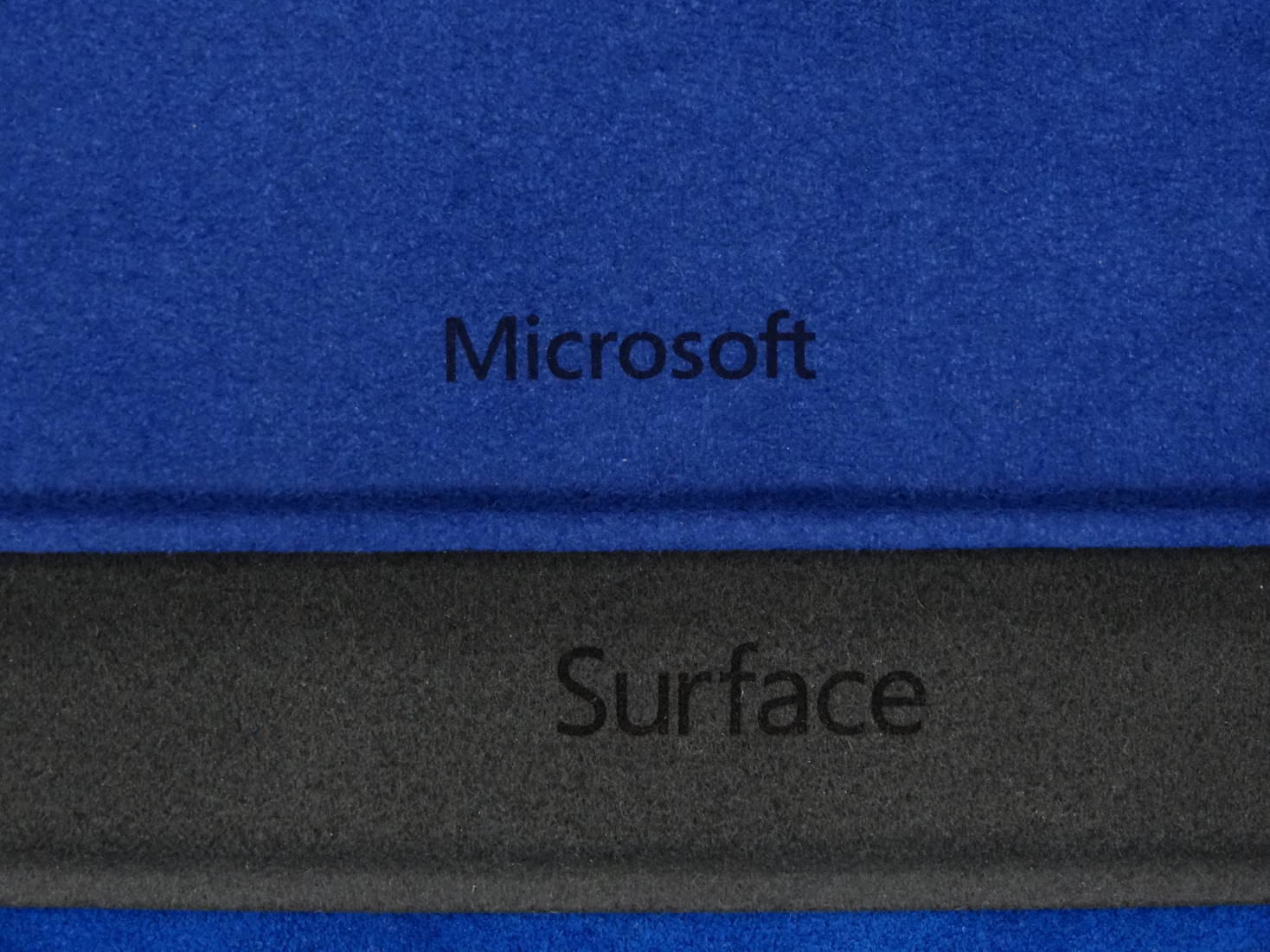 Suraface Pro 3 と Surface 3 のType Coverのロゴ