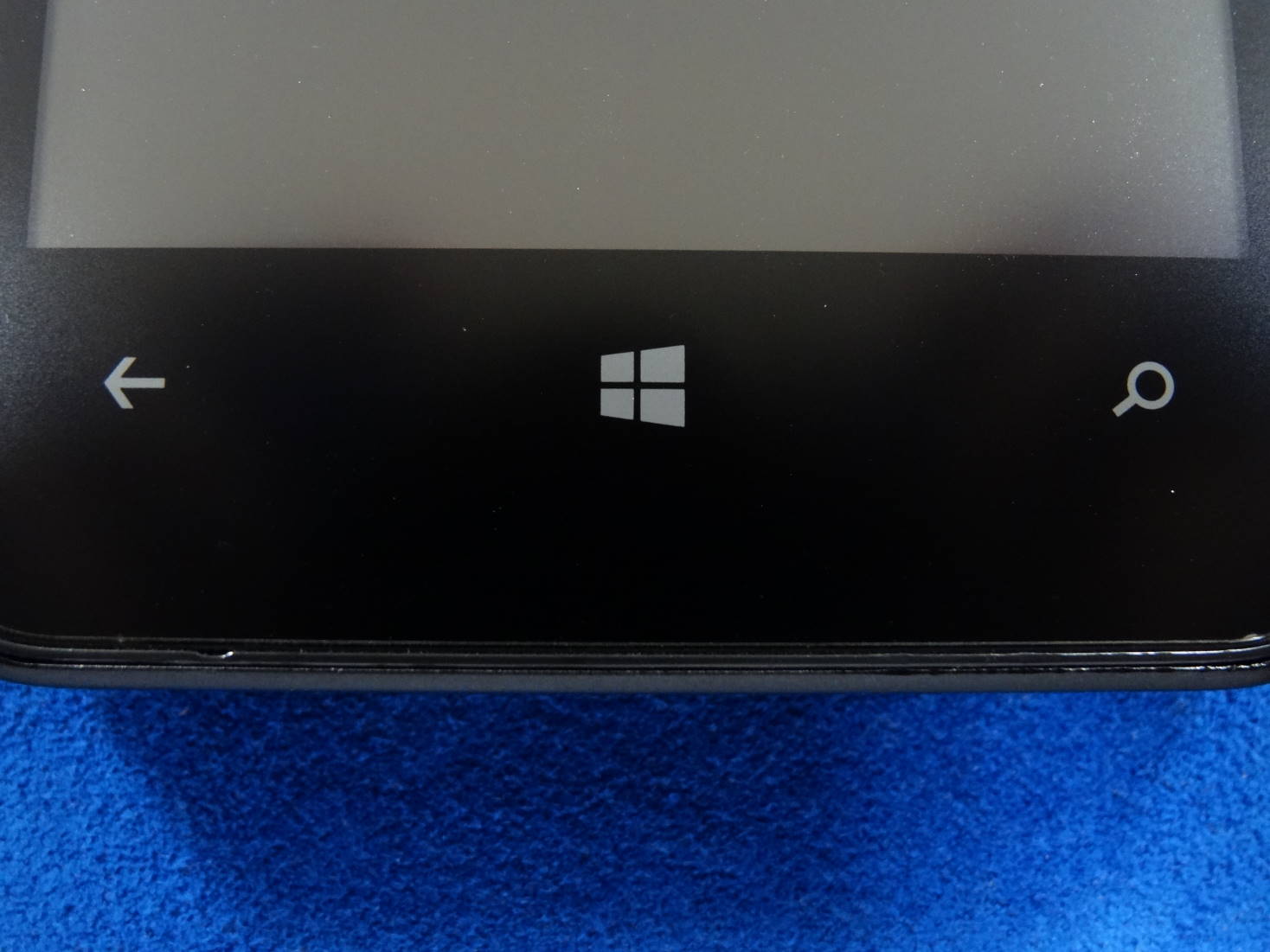 Microsoft Lumia 430 専用保護シート Windowsロゴ部分