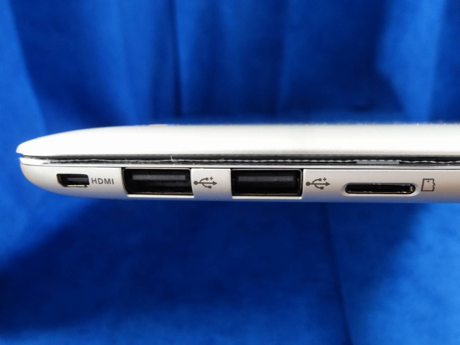 ASUS Chromebook Flip C100PA ポート類