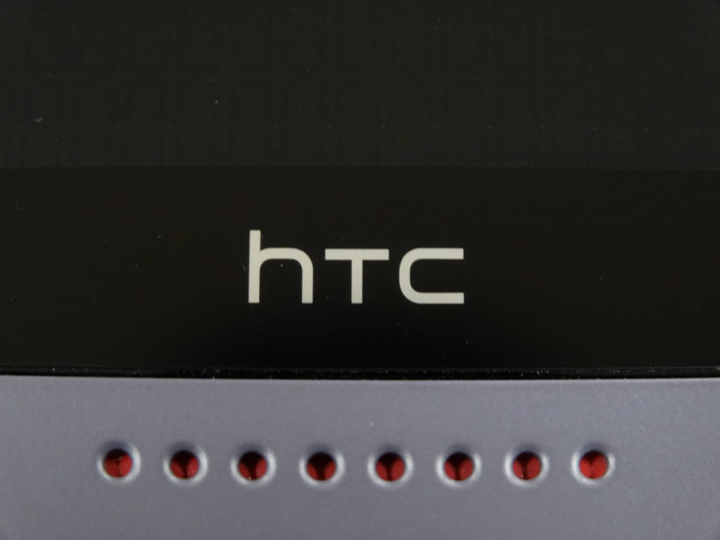 HTC Desire 626 専用液晶保護シートのHTCロゴ部分