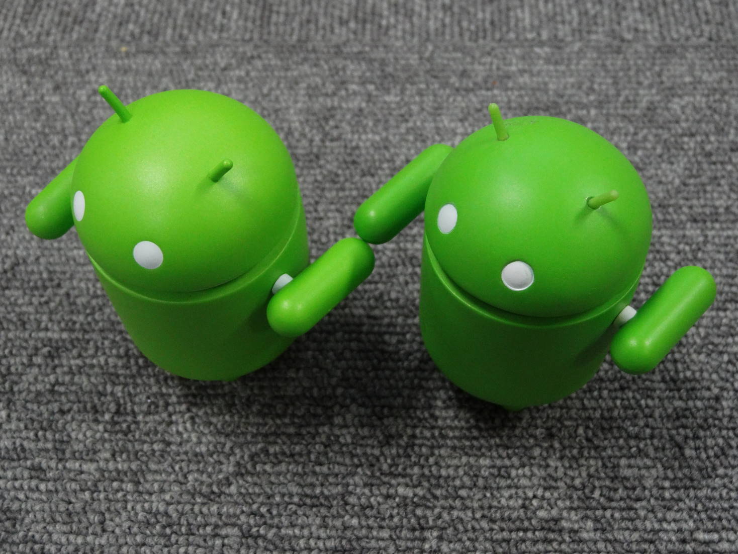 Android Robot フィギュア 新旧バトンタッチ