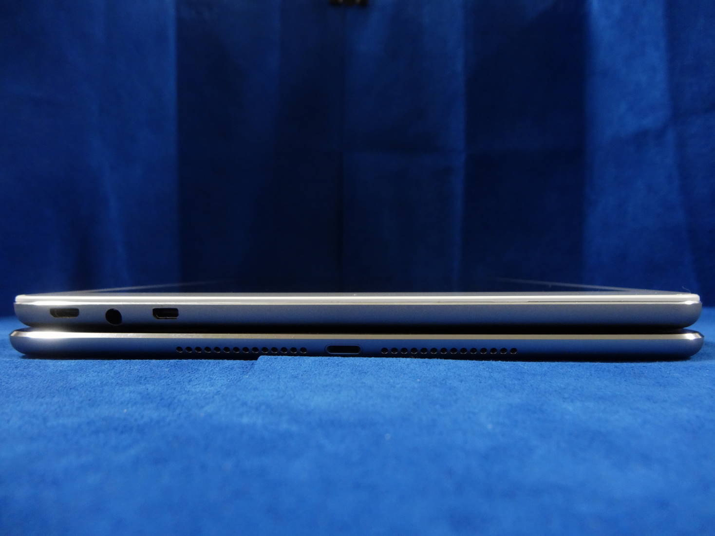 Teclast X98 Pro と iPad Air 2 横幅比較