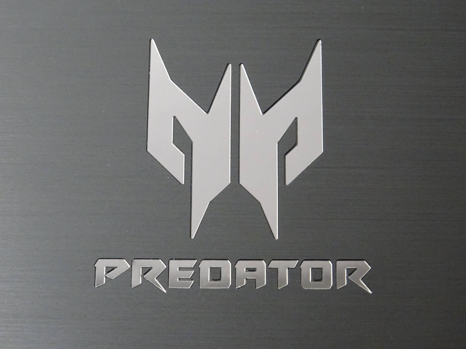 Predator 8 GT-810 ロゴ