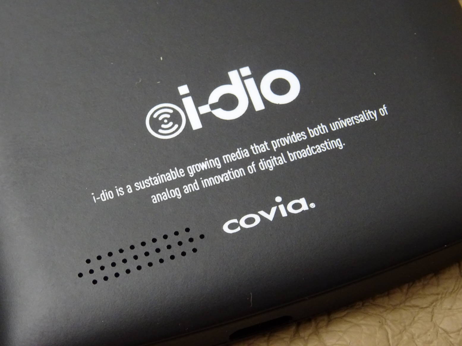 covia i-dio Phone CP-VL5A 背面ロゴ