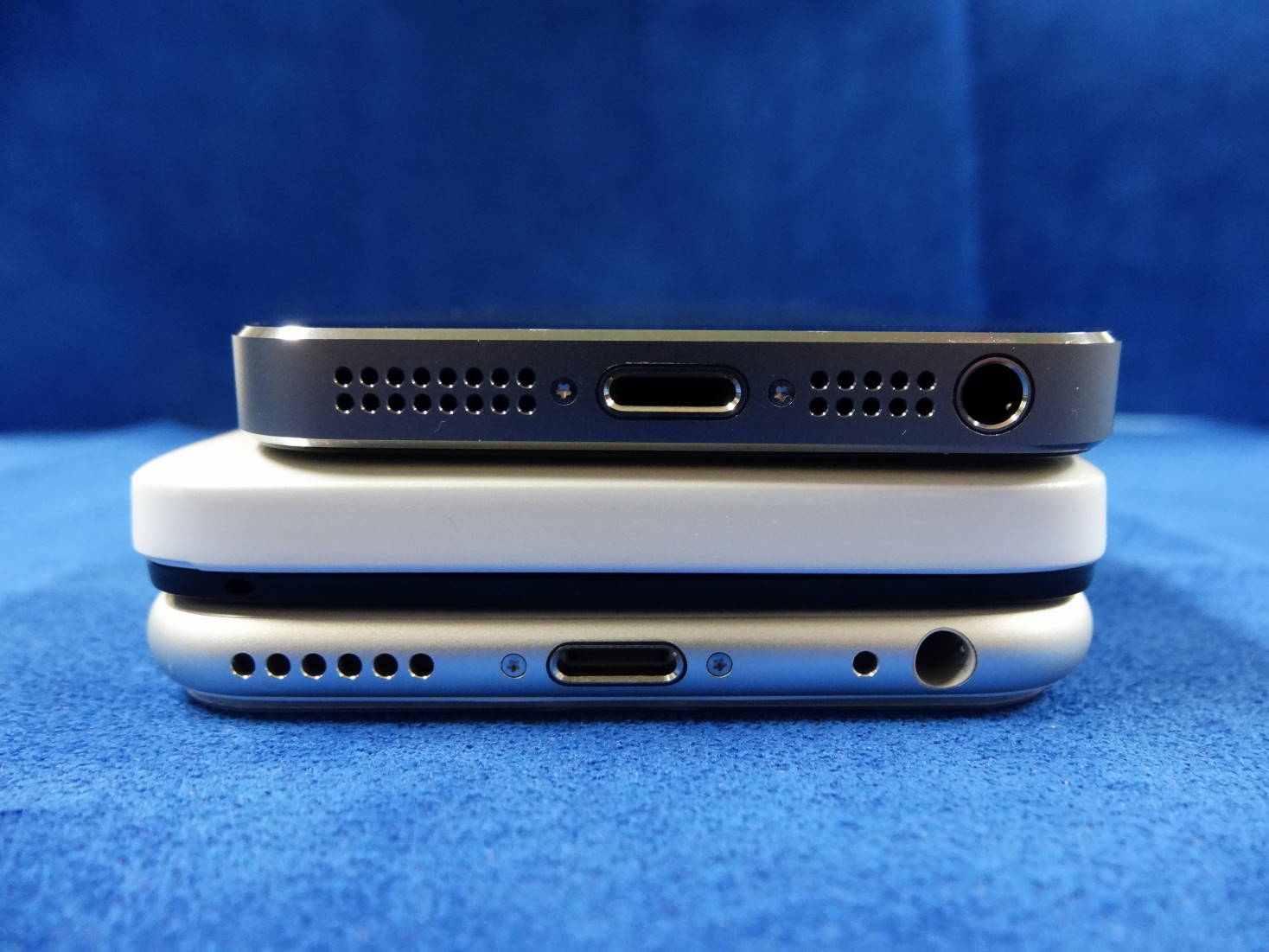 priori2とiPhone 5sとiPhone 6の横幅を比較