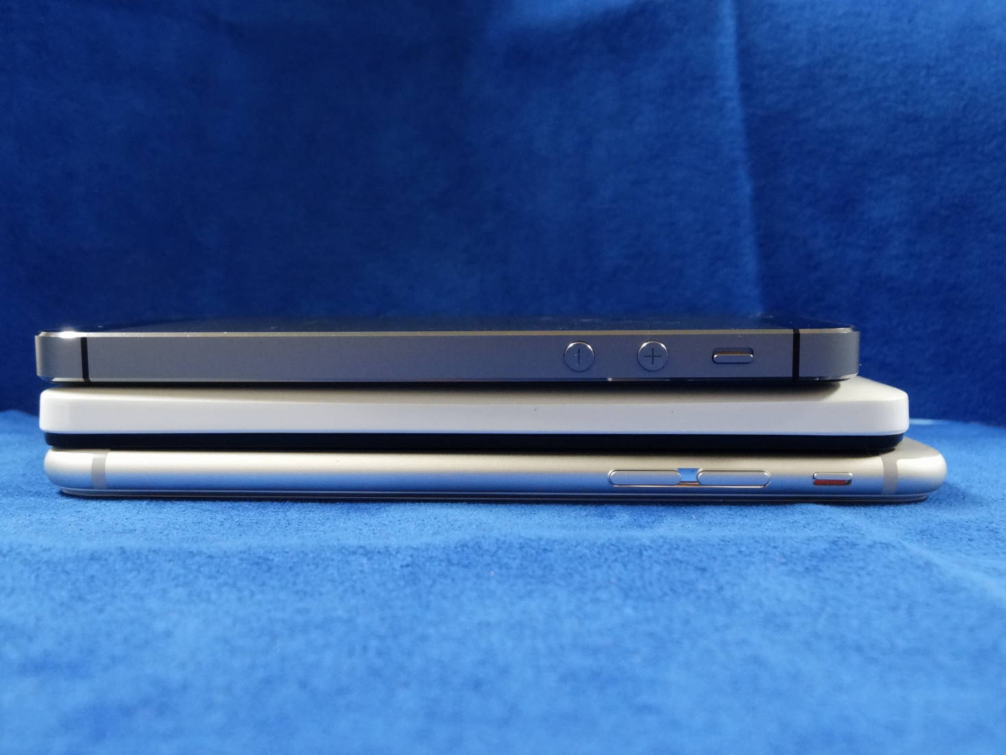 priori2とiPhone 5sとiPhone 6の縦幅を比較