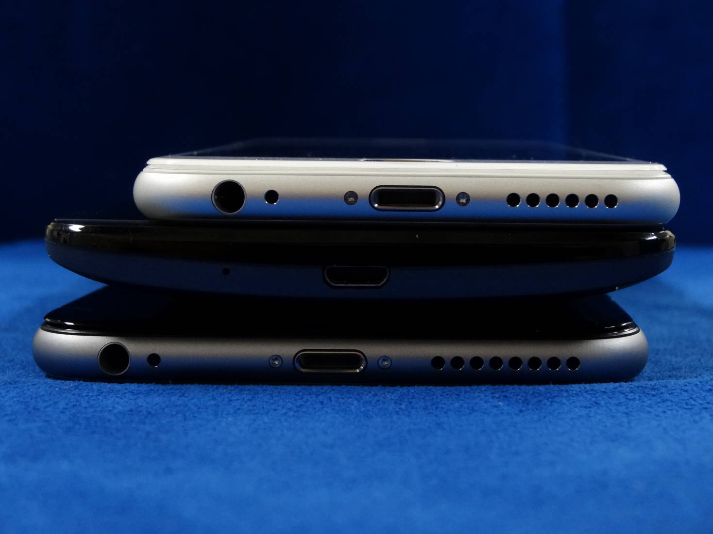 iPhone 6 / ZenFone 2  / iPhone 6 Plus 底面比較